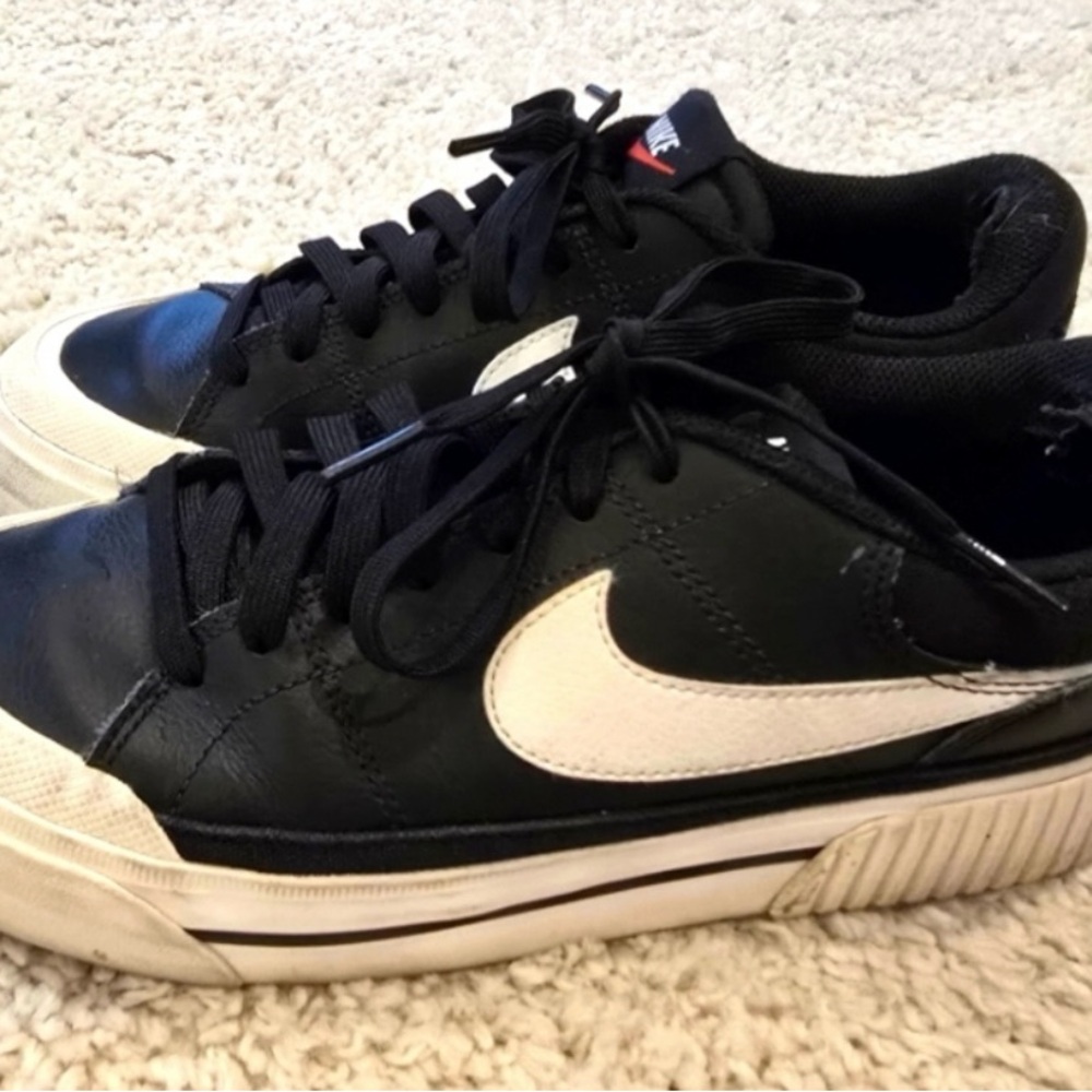 Nike Women's Black and White Sneakers